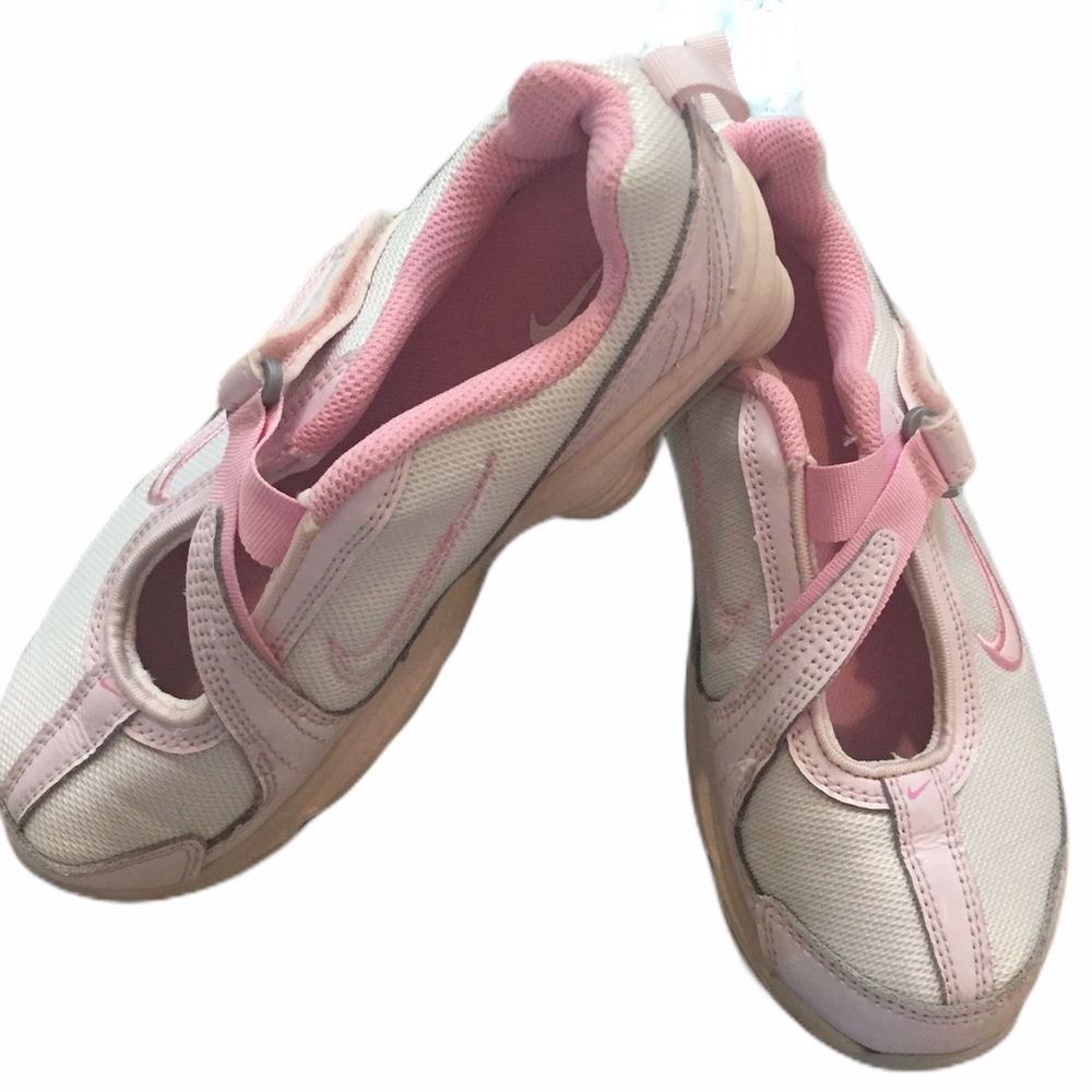 Nike girls shoes
